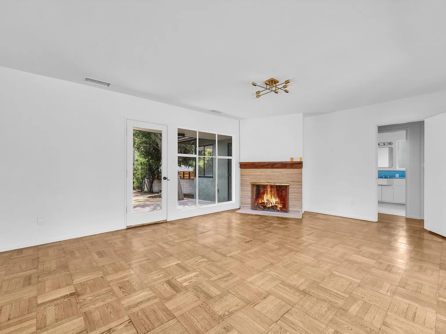 4 bed, 2.5 bath, 1939 sqft, $6,250 — Photo 4