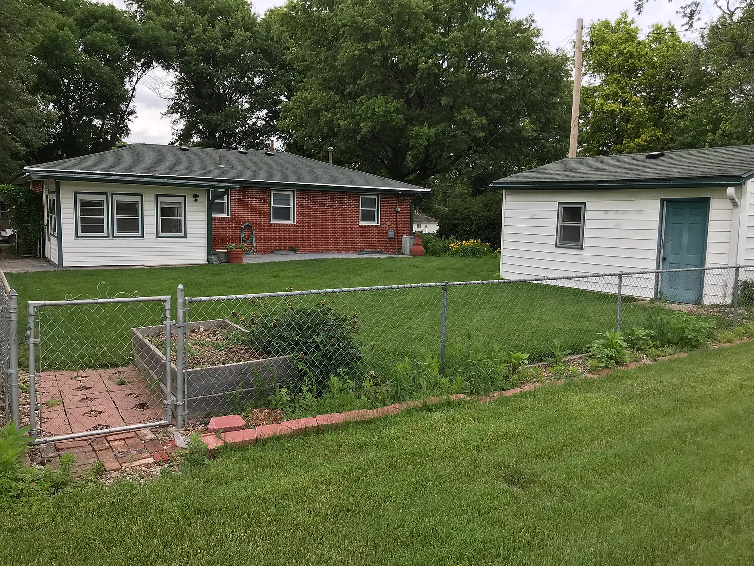 2 bed, 921 sqft, $1,600 — Photo 3
