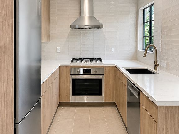 3rd image of 502 Strand St