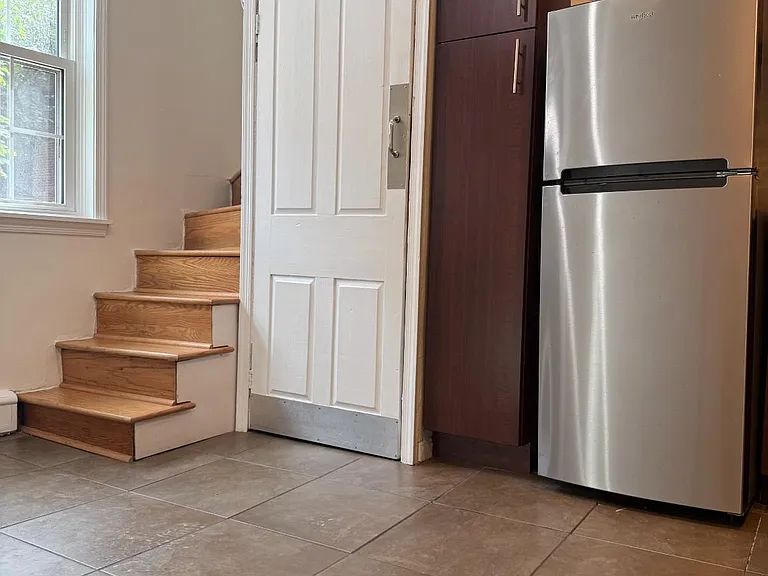 408 S Alder St — Photo 5