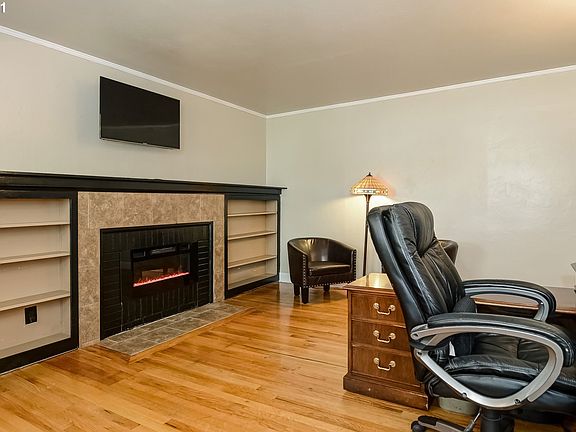 5th image of 978 NE Birchwood Dr