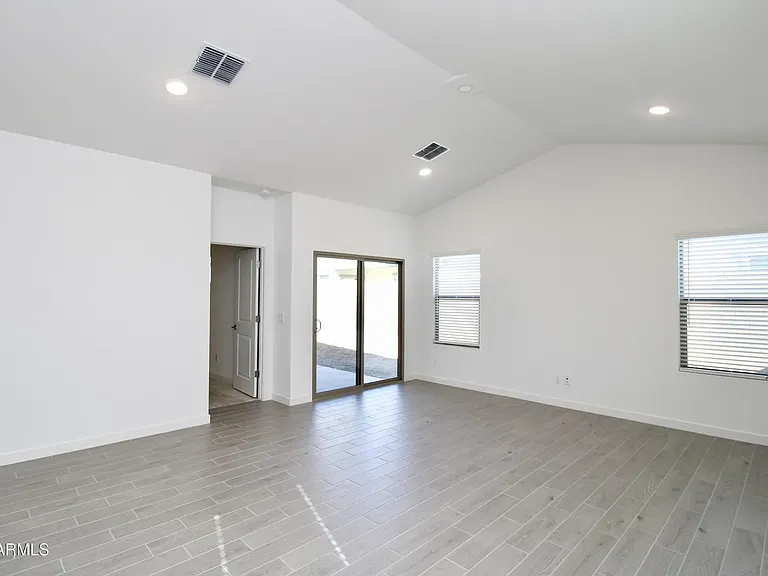 7869 N 80th Ave — Photo 19