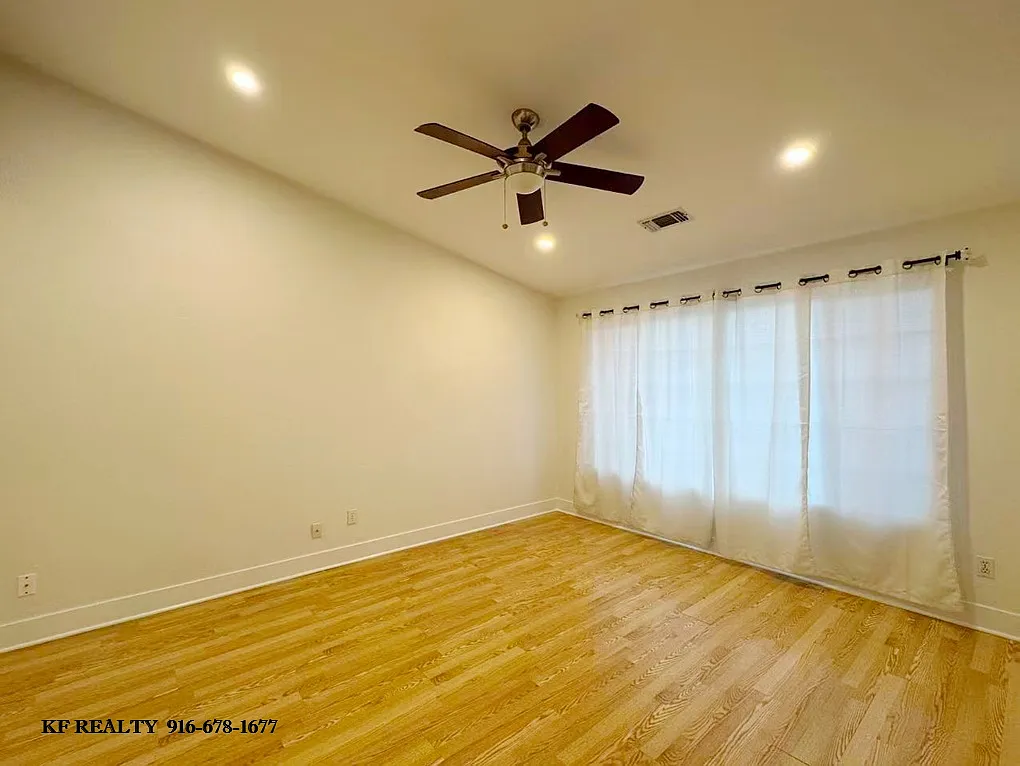 3 bed, 1237 sqft, $2,400 — Photo 2