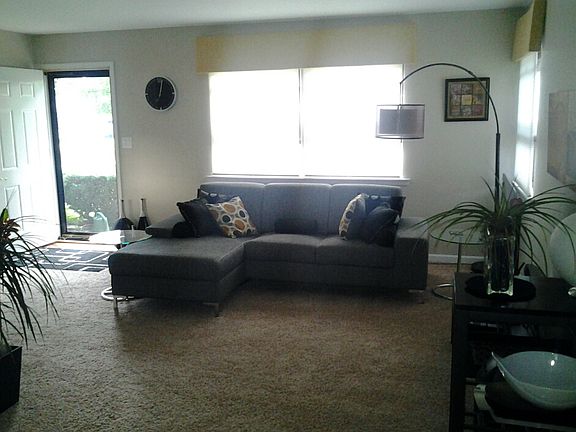 2nd image of 207 W Arrowhead St