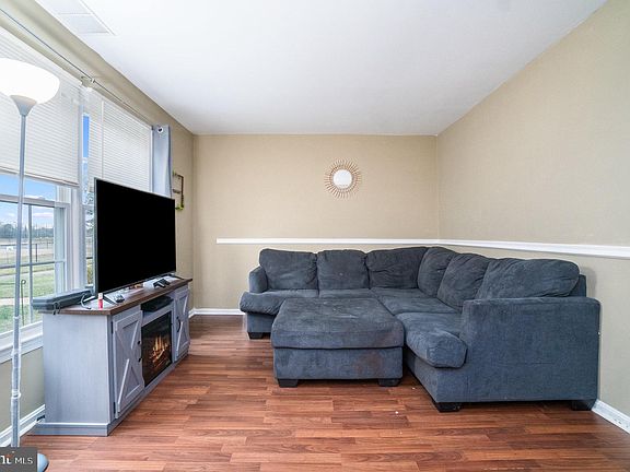 3rd image of 311 Ellery Ct