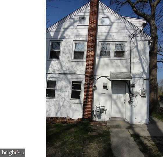 1st image of 104 S 10th St