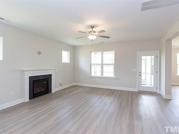 4th image of 610 Starmount Dr