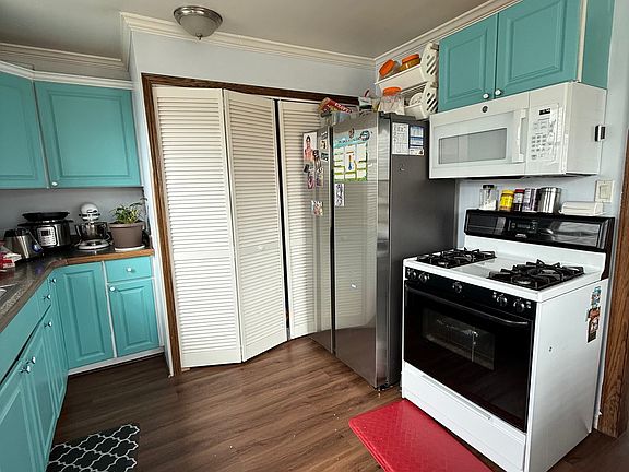 4th image of 3831 Linwood Ave