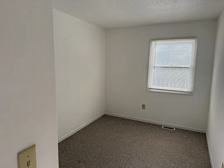300 Lee Driveunit #B — Photo 14