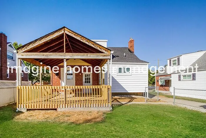 2266 Leelanau Ave — Photo 12