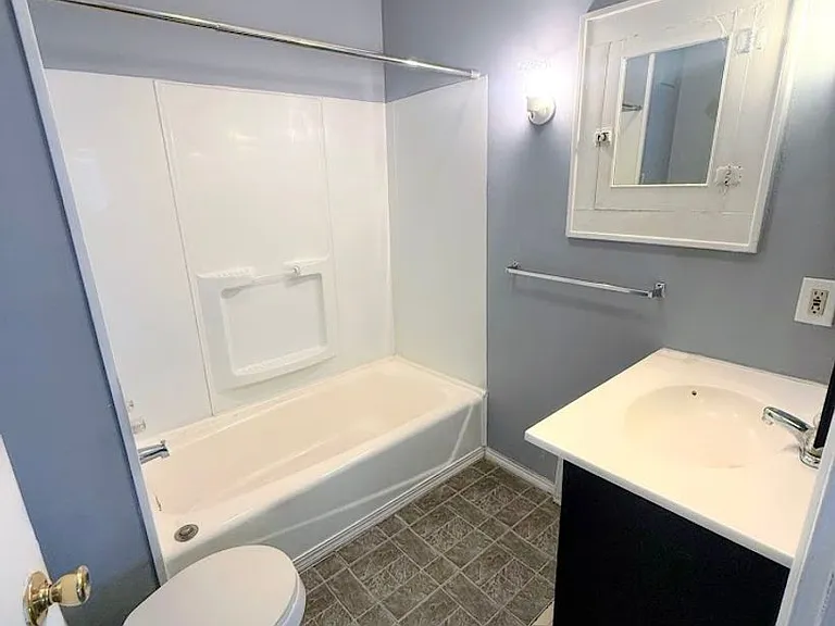 751 Merton Ave — Photo 11