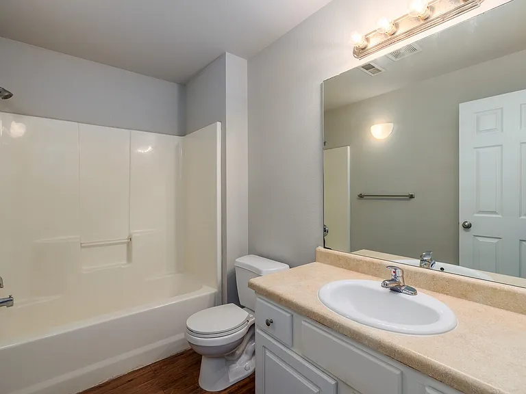 Sandstone Heights Apartments — Photo 23