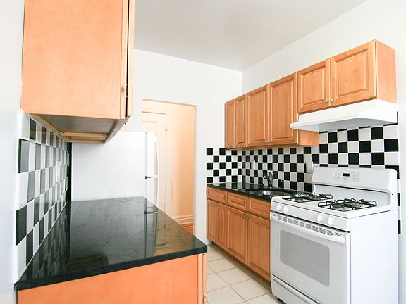 2nd image of 3420 30th St #4F