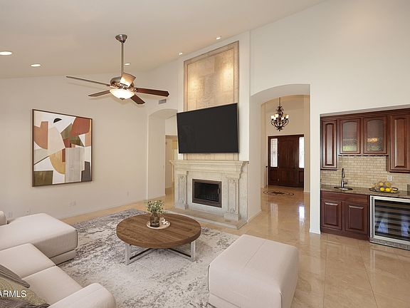 5th image of 104 E PALOMINO Drive