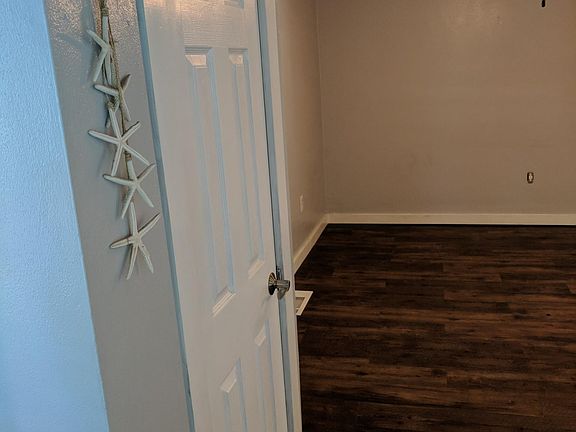 3rd image of 1078 Cherry St
