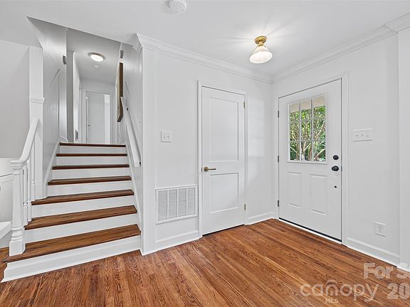 4th image of 3130 Spring Valley Rd