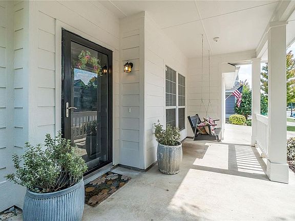 3rd image of 9904 Old Field Dr
