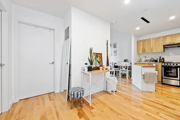 Rented by REAL New York | media 15