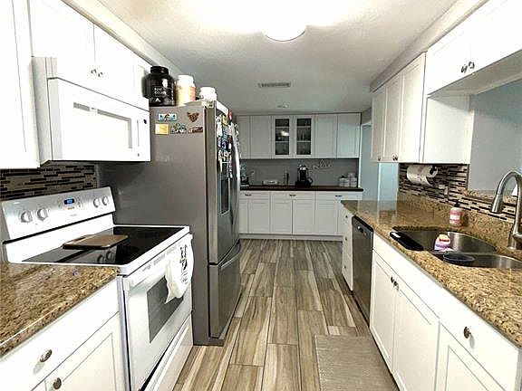 3rd image of 3711 Blackhawk Dr