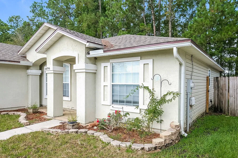 3 bed, 2.0 bath, 1589 sqft, $1,880 — Photo 4