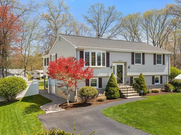 34 Christina Ave, Billerica, MA 01821