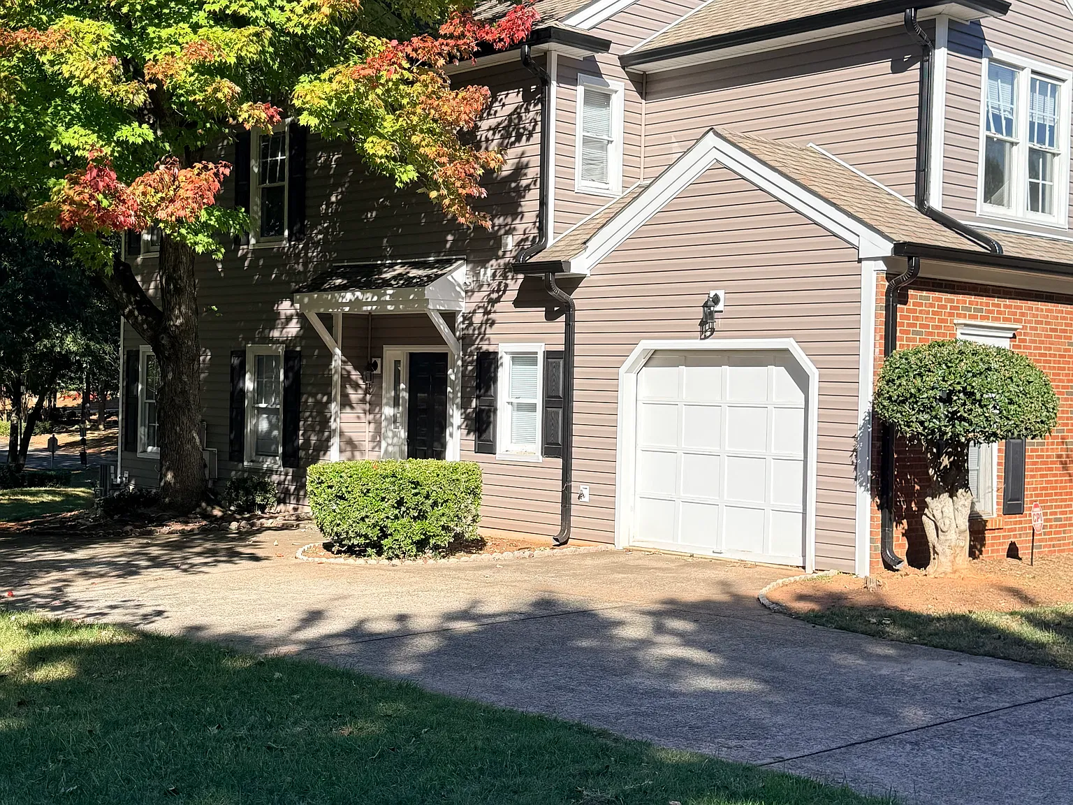 3 bed, 2.5 bath, 1634 sqft, $1,895 — Photo 1