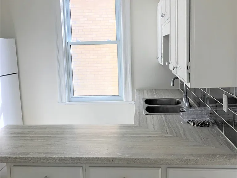 5 Renwick Ave — Photo 2