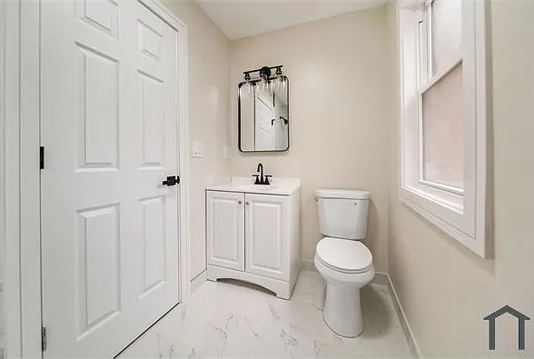12423 S Perry Ave — Photo 10