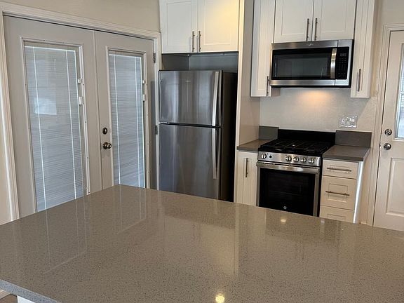 3rd image of 2233 Orange Ave
