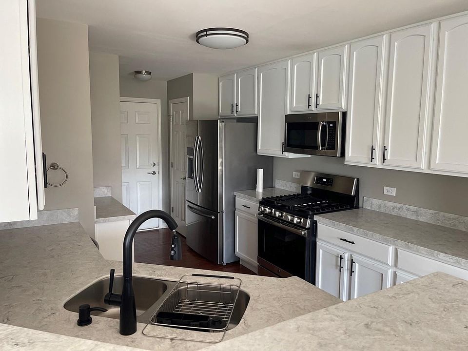 1527 Brompton Ln Crystal Lake IL Zillow