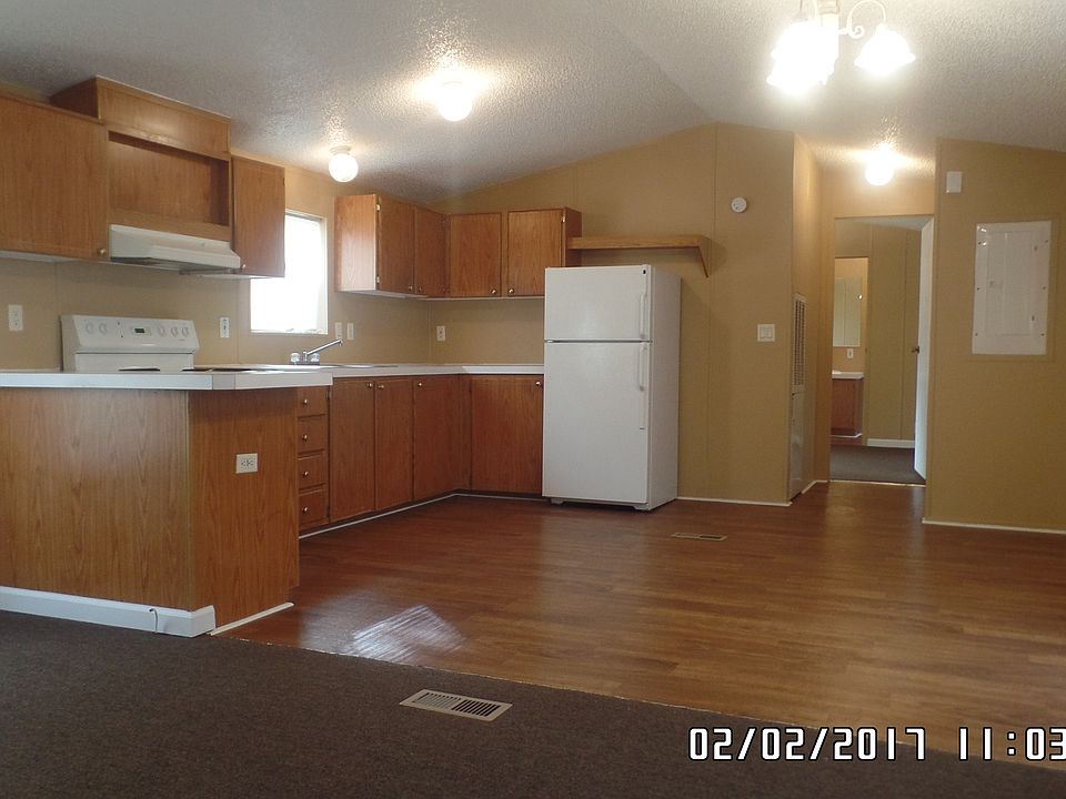 kitchen/living room area