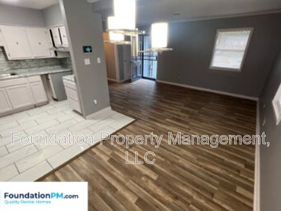 4th image of 2412 Gentry Ave