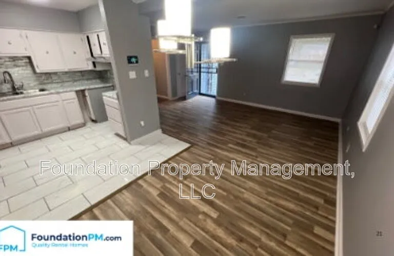 2412 Gentry Ave — Photo 4