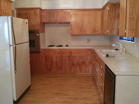5th image of 325 Fairlane Dr