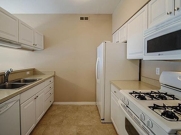 4th image of 813 E Summerfield Glen Cir #10