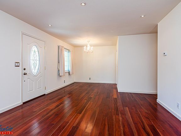 3rd image of 1114 Scotland Dr