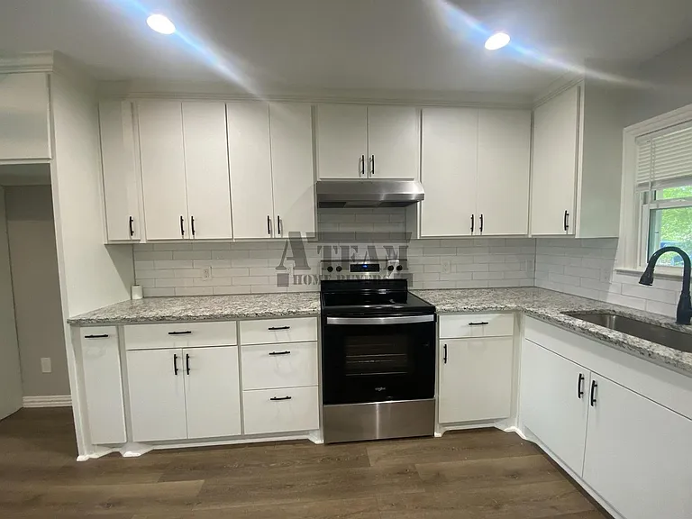 113 W Mount Vernon St — Photo 5