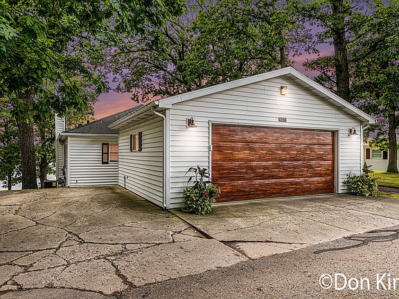3rd image of 621 Woodland Dr