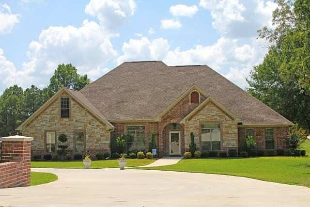 1st image of 8209 Quail Hollow Dr