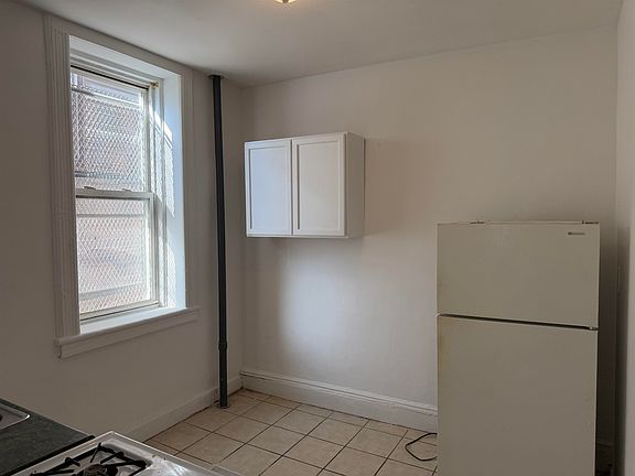 3rd image of 706 24th St APT 1