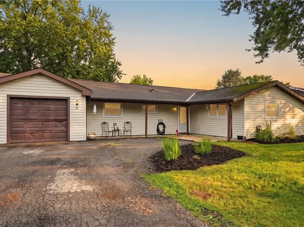 25 Dover Dr, Cranberry Township, PA 16066