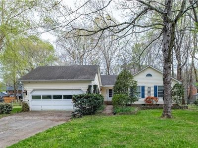 2021 Warwickshire Dr, Greensboro, NC, 27455