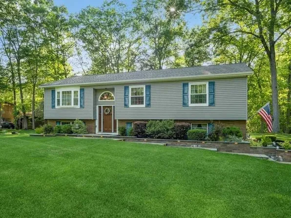 69 HACKENSACK HEIGHTS R, Wappingers Falls, NY 12590