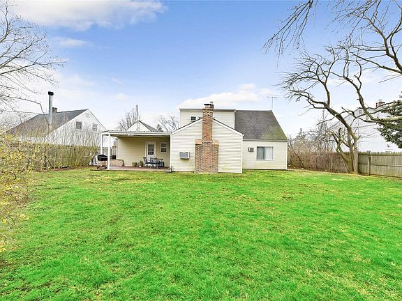 4th image of 25 Old Oak Ln
