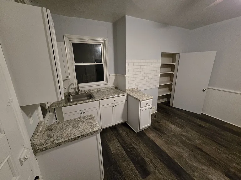 1229 Success St #1 — Photo 2