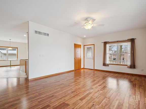 5th image of 104 Harrison St NE