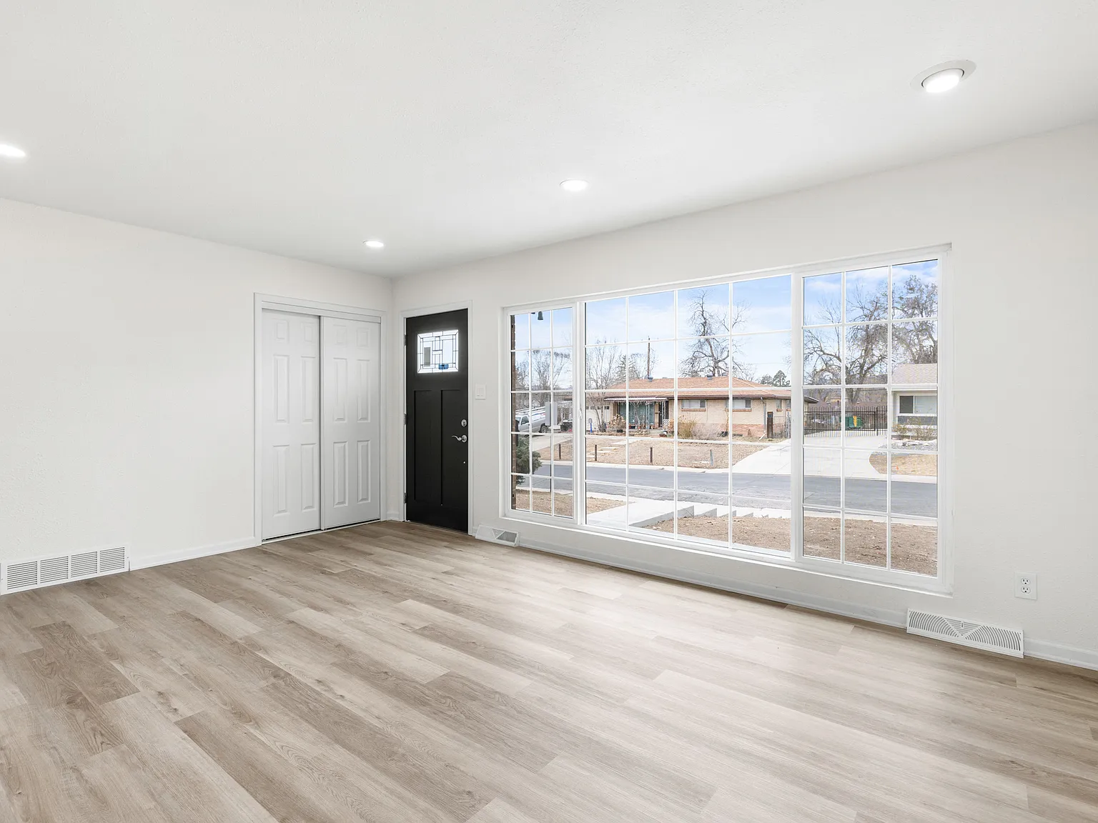 3 bed, 1716 sqft, $3,000 — Photo 2