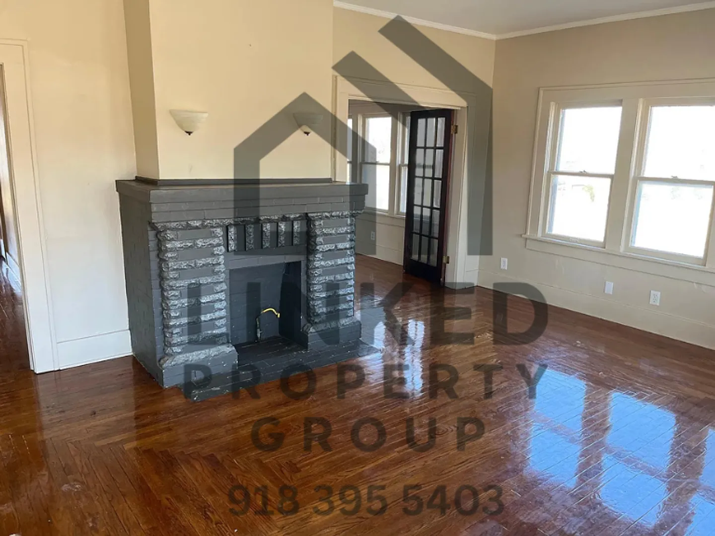 Charming 3 Bed, 2 Bath Brick Bungalow Available Now! — Photo 3