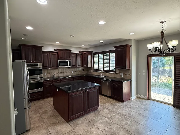 1848 W Grays Pl — Photo 5