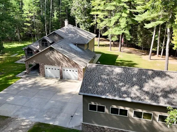 1697 Wildwood Dr, Sterling, MI 48659